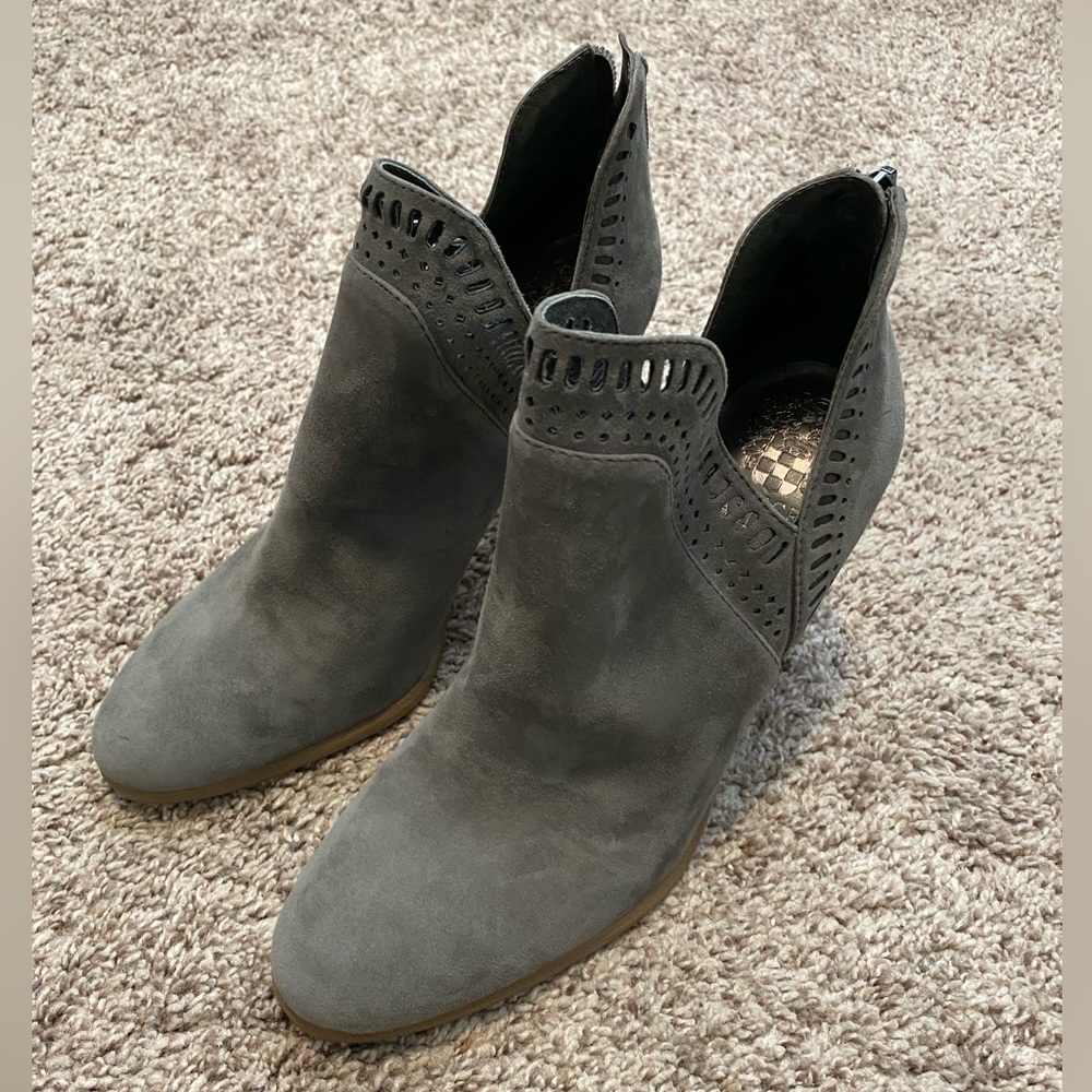 *NEW* Vince Camuto Booties, Women’s size 8, Gray